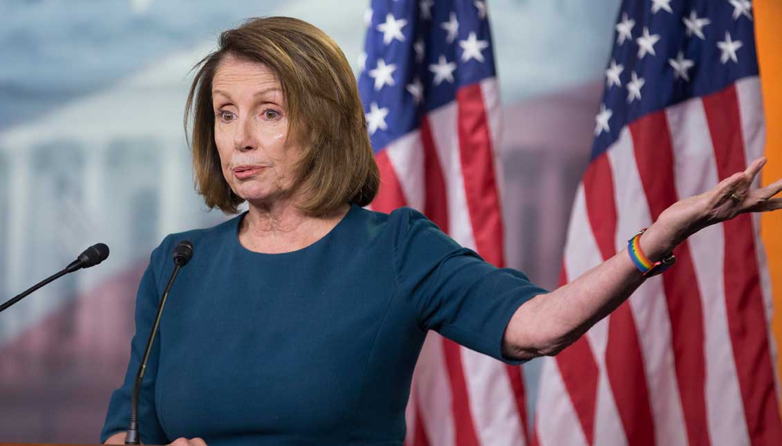 Todo lo que saben los Soñadores es que Pelosi y el Partido Demócrata los traicionaron, y que ahora están tapando esa traición, utilizando a Trump como el ogro. Saben que Pelosi podría haberles ahorrado la terrible situación en que están ahora que Trump rescindió la Acción Diferida para los que Llegaron de Niños (DACA, por sus siglas en inglés) y los dejó vulnerables a la deportación. EFE
