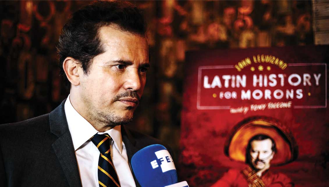 El actor colombiano John Leguizamo habla durante una entrevista  sobre su obra “Latin History for Morons” en Nueva York. Leguizamo regresa a Broadway con esta comedia satírica para denunciar que se ha enterrado la historia de los latinos. EFE en EE.UU.. EFE
