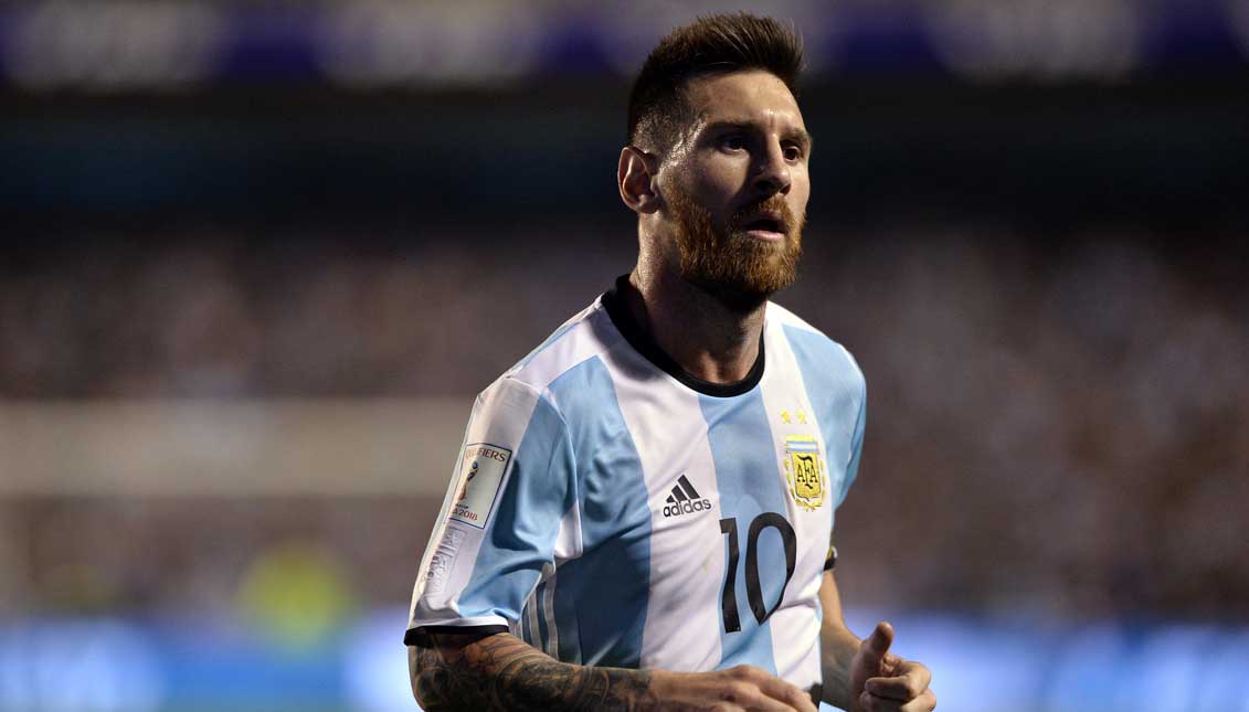 Will Messi play in Russia 2018? All soccer fans are anxious and worried when we hear this question. The answer will be known next Monday in Quito, where Ecuador could become one of the biggest executioners in the history of soccer. EFE 
