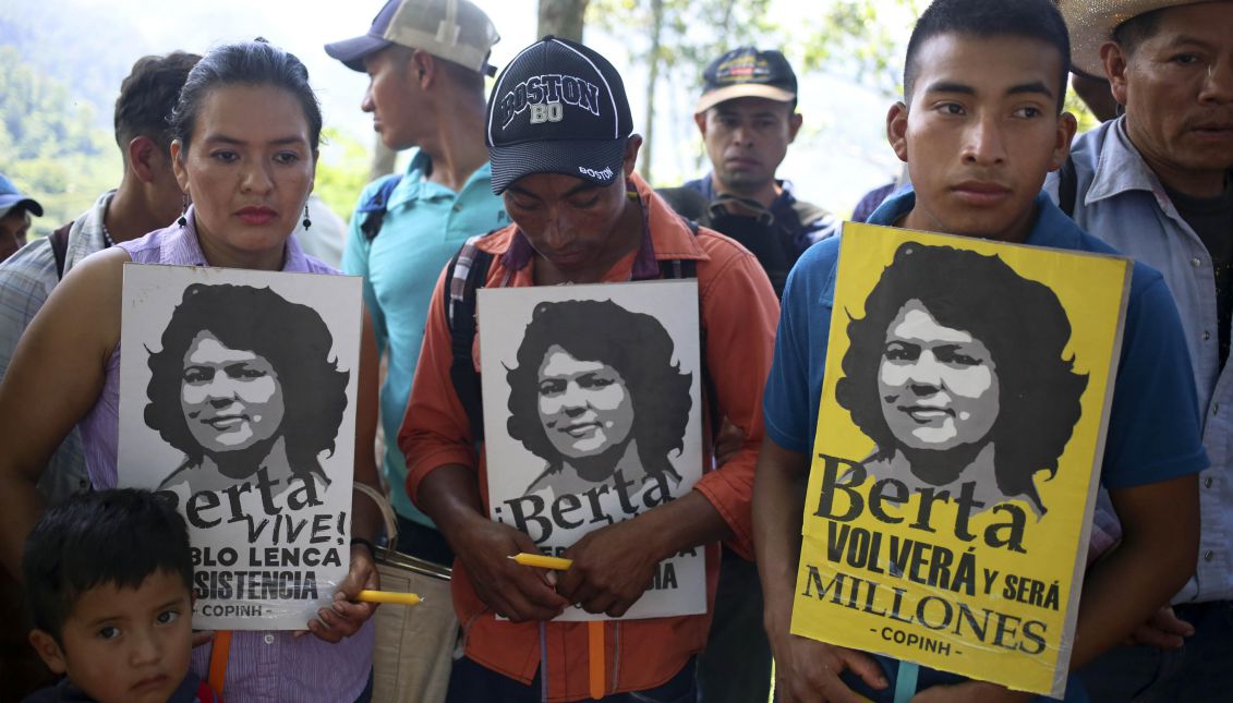 Some media say that since coming to power in 2012, Honduran President Juan Orlando Hernandez turned a blind eye to multiple human rights violations and murders of activists like Berta Cáceres. EFE / Gustavo Amador