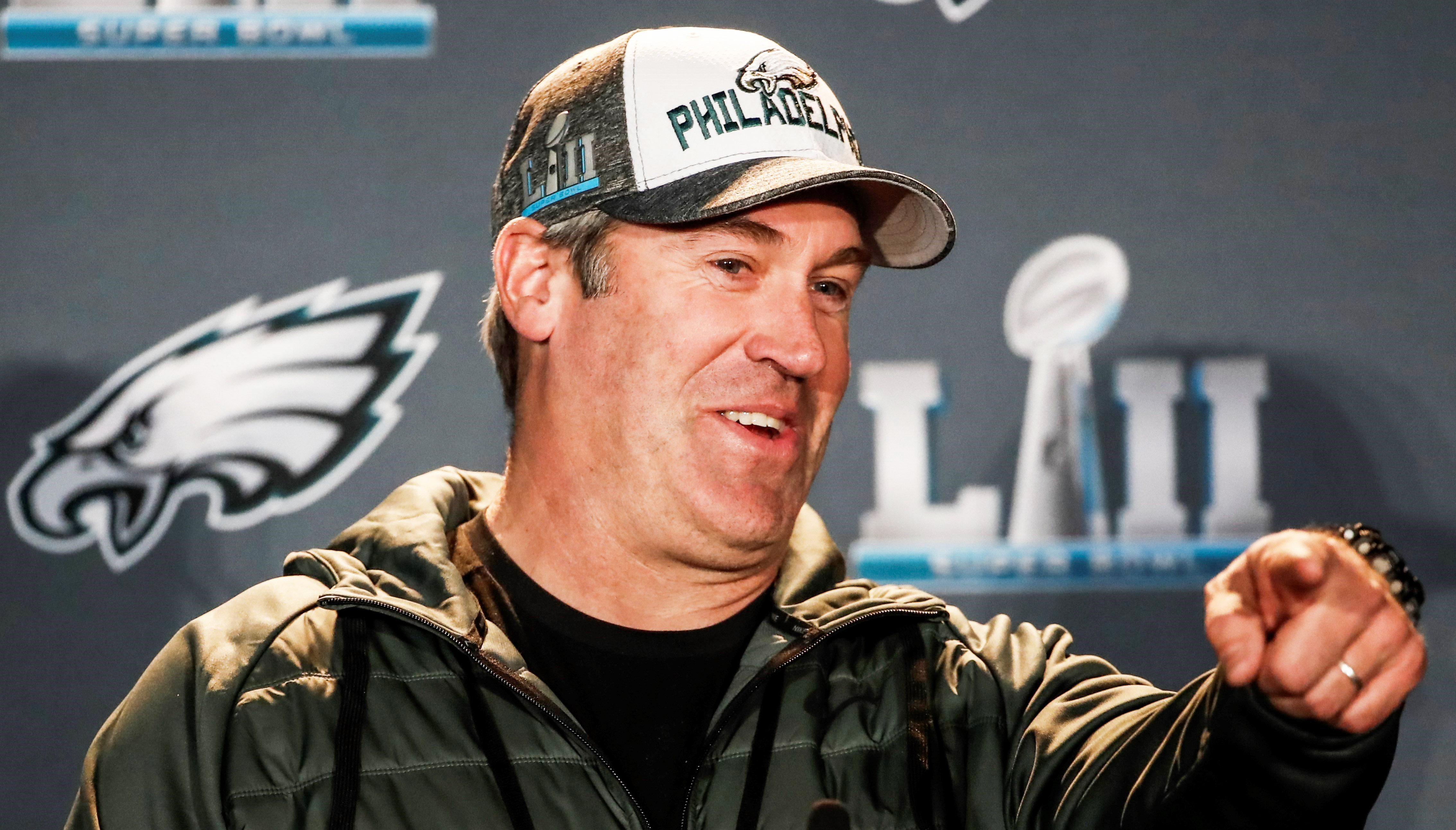 El entrenador de los Eagles de Filadelfia, Doug Pederson, atiende a los medios. EFE
