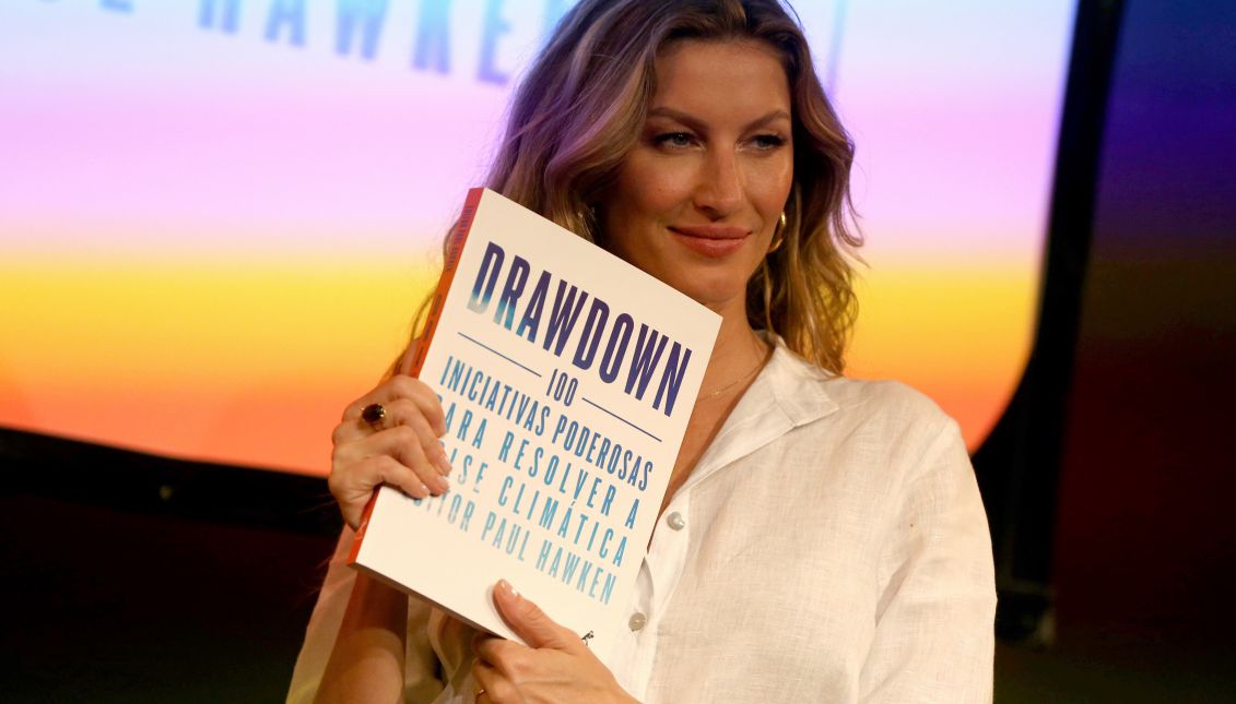 La supermodelo brasileña Gisele Bündchen durante la presentación de "Drawdown" en el Museo de Arte Moderno de Sao Paulo (Brasil), el pasado 18 de mayo. El libro salió publicado en Estados Unidos el año pasado. EFE/Fernando Bizerra Jr.