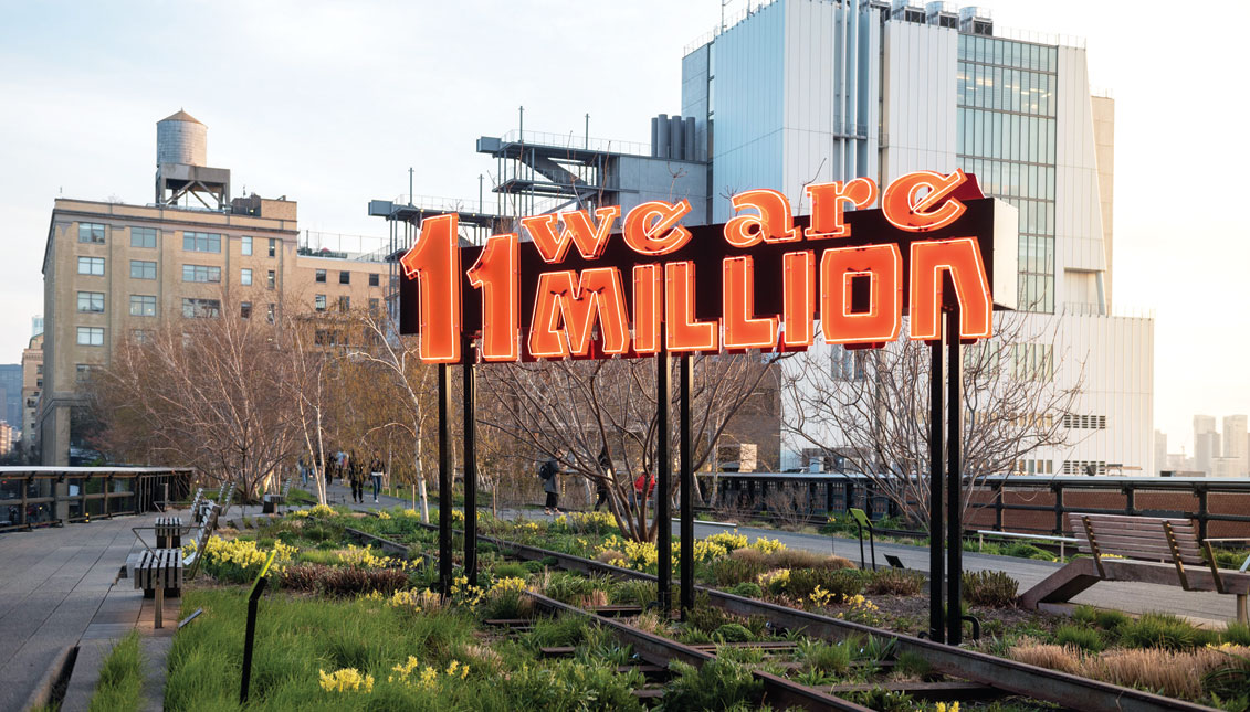 Fotografía cedida por High Line Art donde se observa la obra “Somos 11 Millones”, creada por la artista y activista Andrea Bowers, y ubicada en el parque elevado “High Line”, en Nueva York. EFE