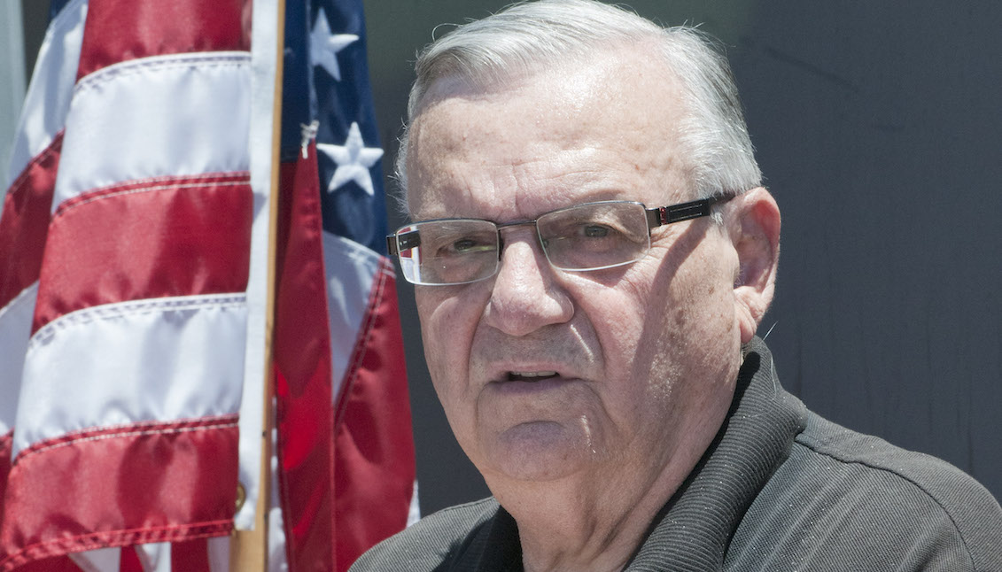 El presidente de EE.UU., Donald Trump, indultó el pasado 25 de agosto de 2017, al polémico exsheriff Joe Arpaio, que enfrentaba una condena de hasta seis meses de cárcel tras ser hallado culpable de desacato a los tribunales por un caso de discriminación racial. EFE/GARY M WILLIAMS/ ARCHIVO
