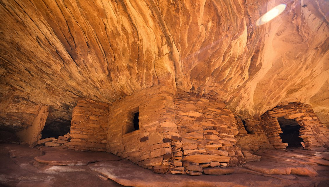 Photograph showing the "House on Fire Ruins" that is among the 100,000 archaeological sites inside the Bears Ears National Monument near Blanding, Utah (USA). The media reported that the president of EE. UU., Donald J. Trump, ordered that the national monument be reduced to only 15 percent of its original size, from 1.3 million acres to 220,000 acres. EFE / JIM LO SCALZO