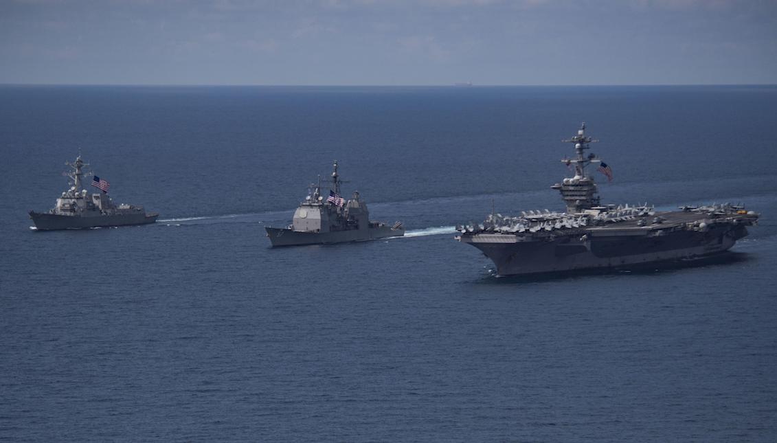 (From L to R) The USS Michael Murphy, the Ticonderoga-class Lake Champlain cruiser (CG-57), and the American nuclear-powered aircraft carrier Carl Vinson (L) sailed the Indian Ocean on April 14, 2017.EFE/DOD