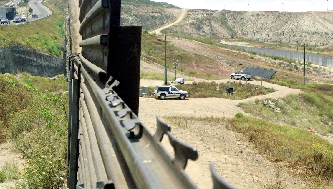 Patrullas fronterizas en la zona de Tijuana, México. Foto Eduardo Jaramillo