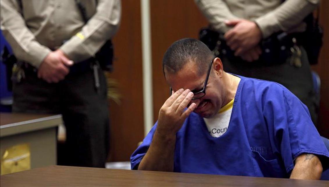 Image of Luis Lorenzo Vargas, crying during the trial held in a court of Los Angeles, United States, on November 23, 2015. EFE / Archive