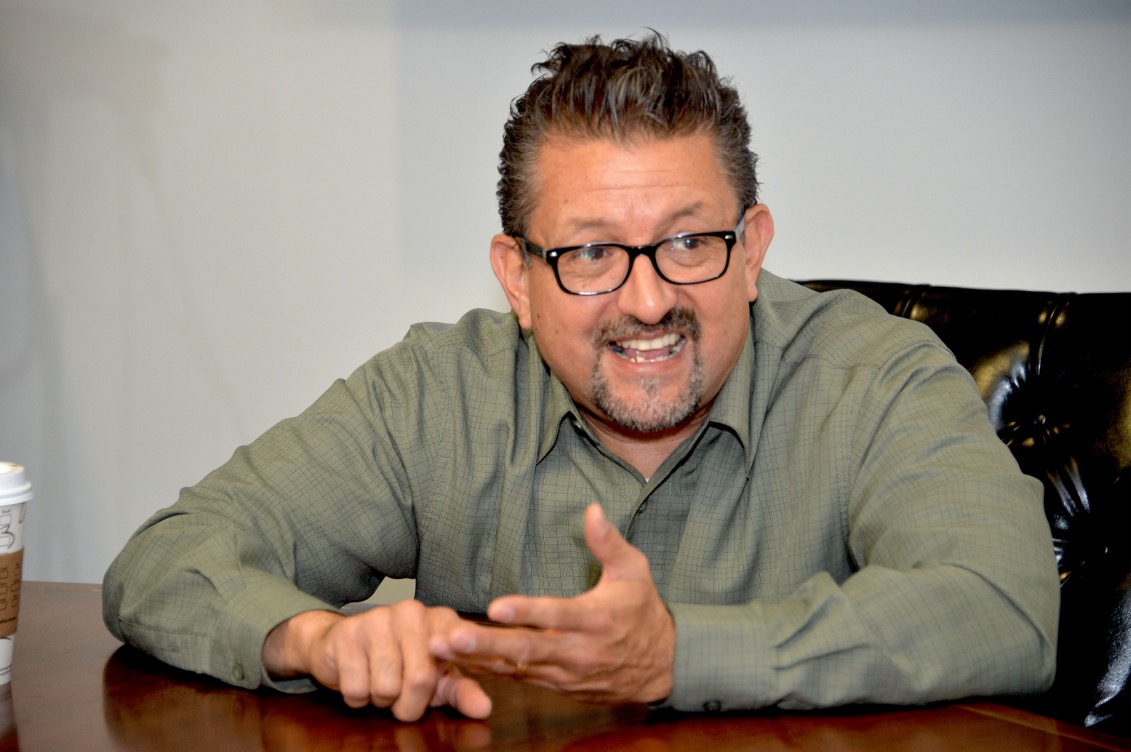 LaLo Alcaraz speaks to AL DÍA News staff. Photo: Peter Fitzpatrick, AL DÍA News
