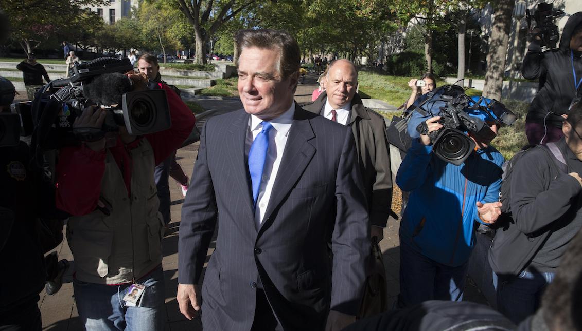 Paul Manafort, former campaign chief of US President Donald Trump, leaves the federal court on Monday, October 30, 2017, in Washington, DC (USA). A US judge ordered the arrest under house arrest for Paul Manafort, ex-campaign manager of the current president, Donald Trump, and set bail of 10 million dollars, which he will have to pay if he violates the conditions of his detention. EFE / TASOS KATOPODIS