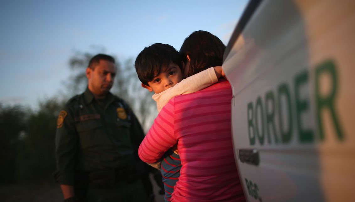 The "zero tolerance" policy of the US government has transformed children into negotiation currencies, tearing them out of their parents' arms and arguing, "it’s the law". Photo: John Moore / Getty Images