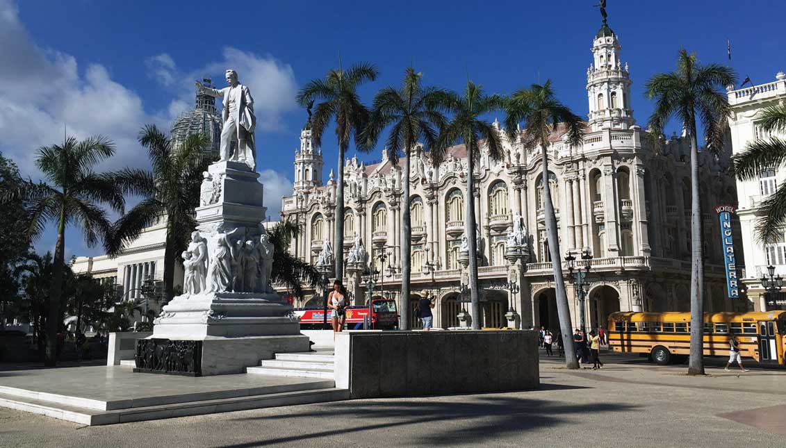 La figura casi mítica de José Martí está presente en la idiosincracia del pueblo cubano. Aquí su estatua en el Parque Central de La Habana. Foto: Eli Siegel. 