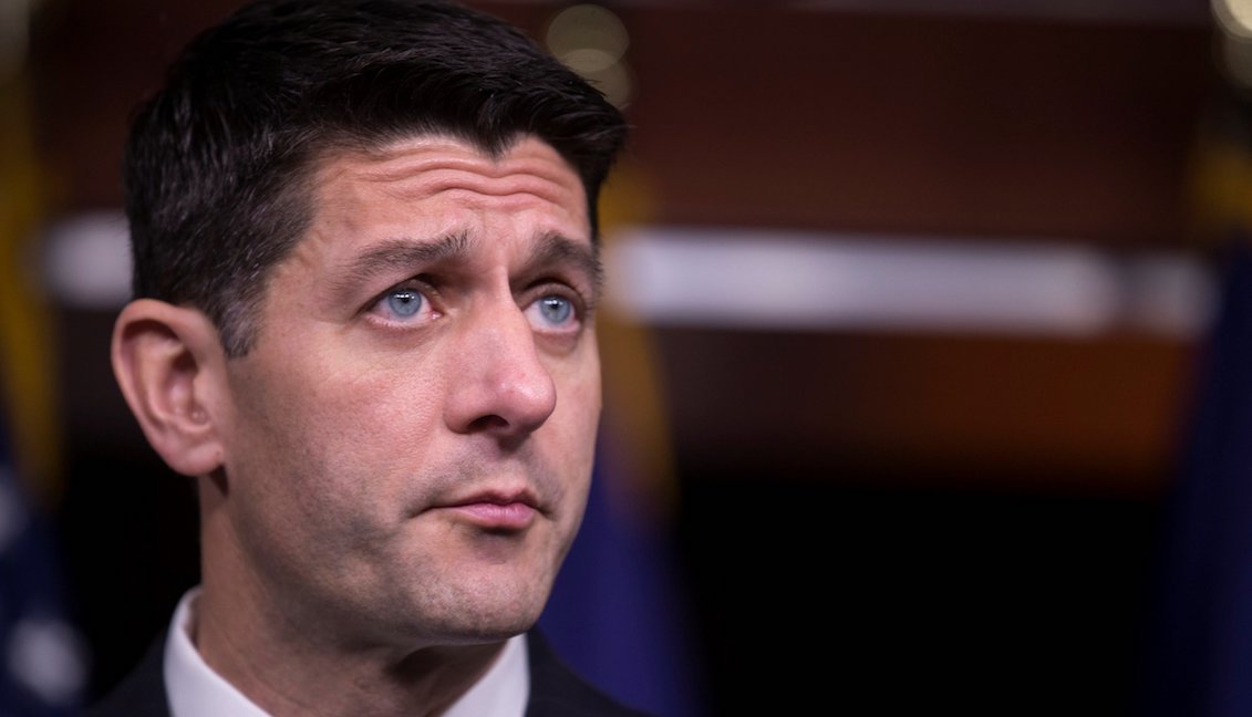 El portavoz de la Cámara de Representantes, Paul Ryan, ofrece una rueda de prensa tras la aprobación del presupuesto fiscal de 2018 216-212, en el Capitolio de Washington (Estados Unidos) el 26 de octubre de 2017. EFE/ Shawn Thew