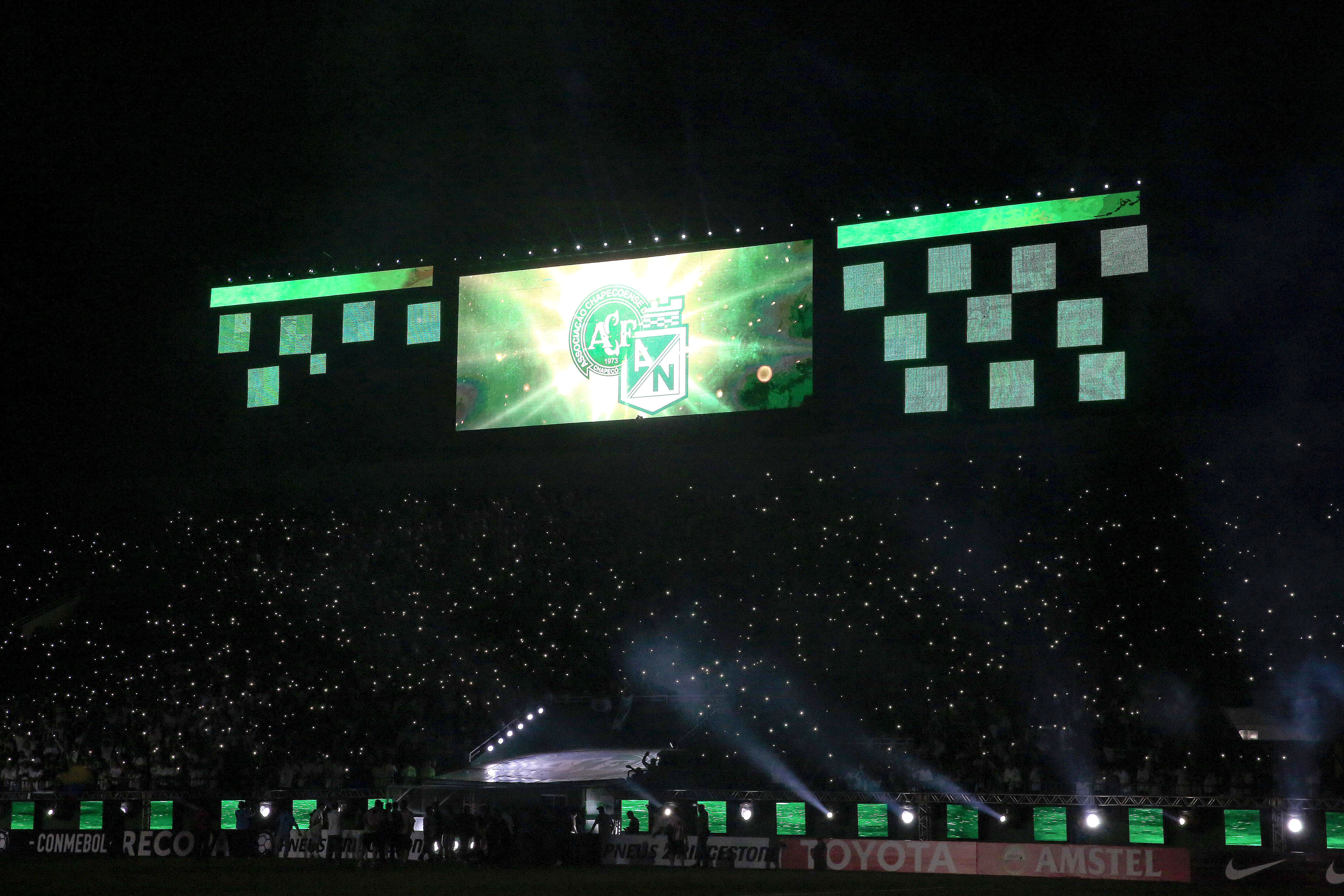  Fans pay tribute to the city of Medellin and team Atletico Nacional at the end of the first leg of the final of the Recopa Sudamericana in the Arena Condá de Chapecó in Brazil. Photo: EFE