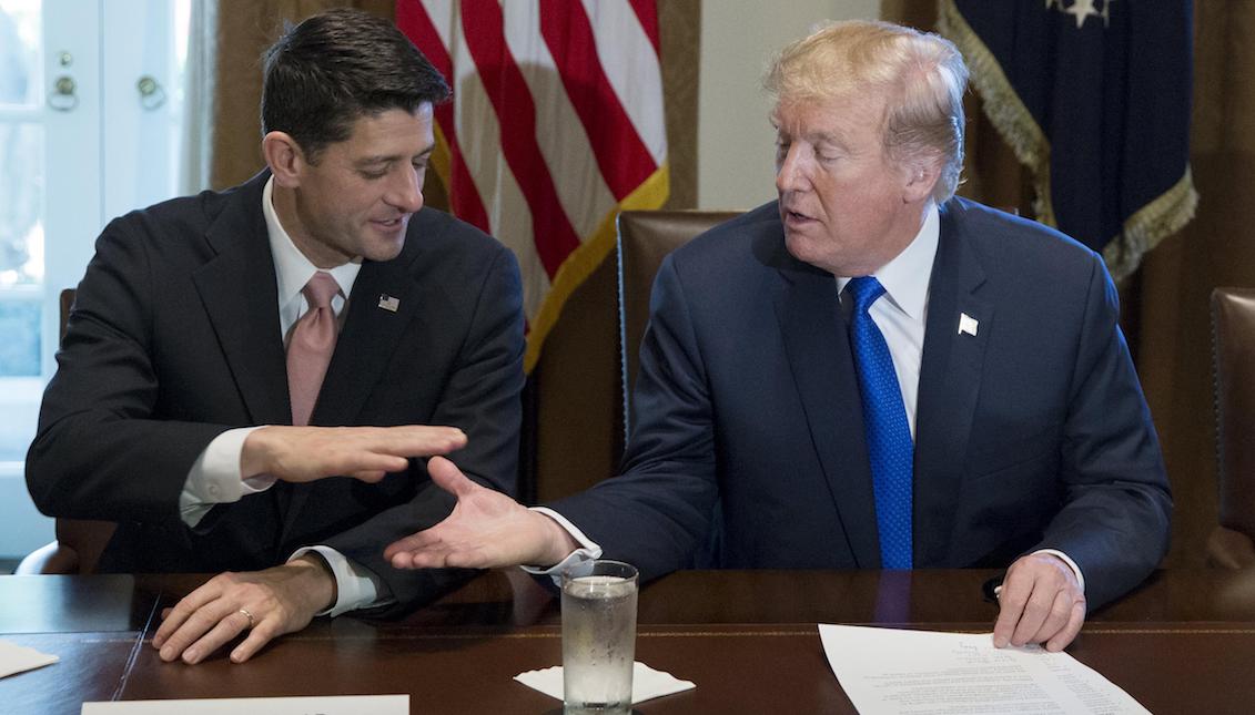 Donald Trump shakes hands with Speaker Paul Ryan, on Thursday, November 2, 2017, at the White House. Republicans in the US House of Representatives, after numerous delays and internal debates, presented the proposed tax reform that follows the guidelines set by the country's president, Donald Trump, to achieve "a massive tax relief for the Americans. " EFE / Michael Reynolds