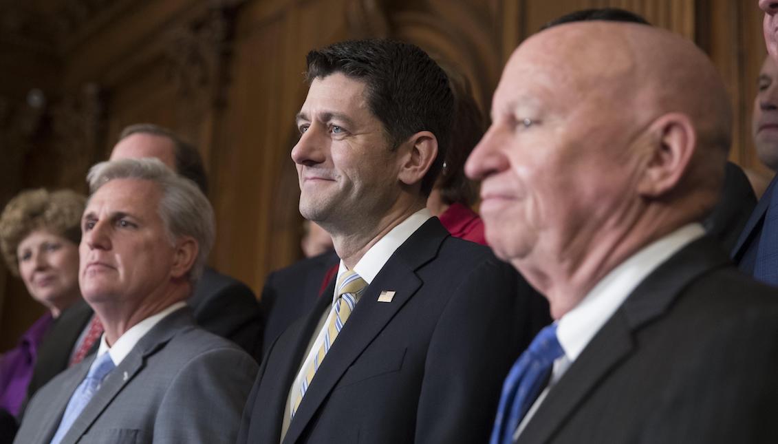 Congressman for Texas and Chairman of the Ways and Means Committee, Kevin Brady (right), Speaker of the House of Representatives, Republican Congressman Paul Ryan (C) and Congressional Republican Majority Leader Kevin McCarthy (left) pose after the vote on tax reform in Capitol Hill, Washington DC (United States) on Thursday, November 16, 2017. EFE / Michael Reynolds