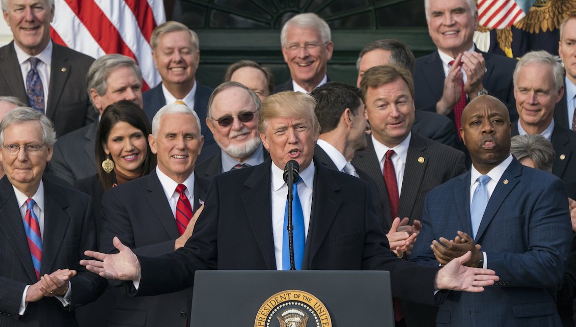 The president of the United States, Donald Trump (c), accompanied by the Republican members of the Senate and the House, offers a press conference on the approval of the fiscal reform on Wednesday, December 20, 2017, in the south wing of the White House, in Washington (DC, USA). The president plans to sign the law in January. EFE / Jim Lo Scalzo