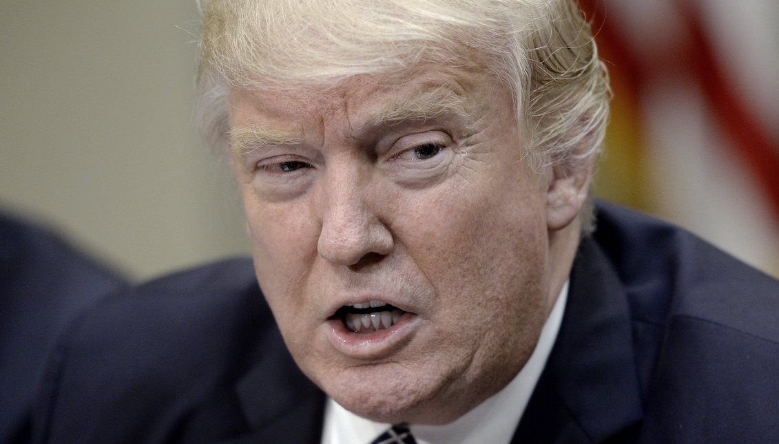 The President of the United States Donald J. Trump speaks during the signing of an executive order to promote agriculture and rural prosperity in the United States today, Tuesday, April 25, 2017, during a meeting with farmers at the White House Roosevelt Hall in Washington. EFE/Olivier Douliery