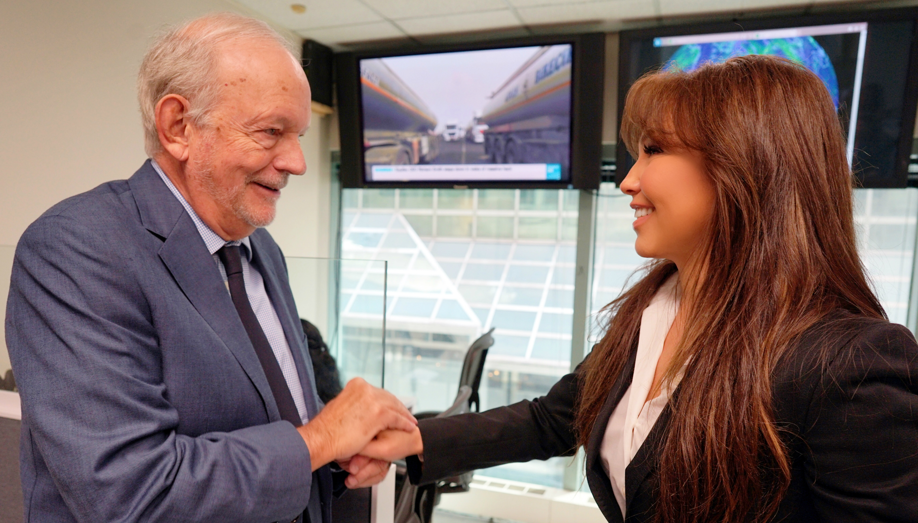 Thalia visita el centro de operaciones de UNICEF. Foto : UNICEF
