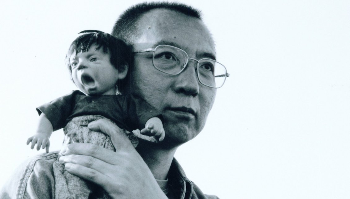 Fotografía cedida sin fecha del activista y nobel de la Paz chino, Liu Xiaobo, en Pekin (China) publicada hoy, 13 de julio del 2017. EFE/LIU XIA