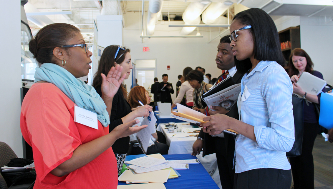 The AL DÍA Diversity Career Fair attracted hundreds of professional applicants last year. This number is expected to grow on April 27th, 2016, the 15th Anniversary of the annual event, as AL DÍA will bring to the PA Convention Center CEOs from the major corporations to meet the diverse talent attracted to the City of Brotherly Love. (AL DÍA Photo File).