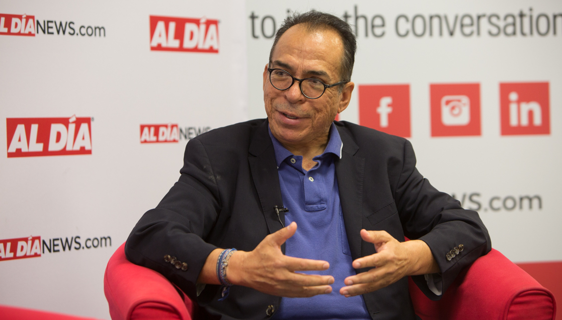 Alfredo Corchado, Mexican-American journalist and current Mexico City bureau chief for the Dallas Morning News, spoke about his new book, "HOMELANDS: Four Friends, Two Countries, and the Fate of the Great Mexican-American Migration," on June 4. Photo: Samantha Laub / AL DÍA News