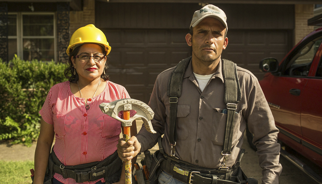 Building de American Dream explora la situación de las familias migrantes que se dedican a la construcción en Texas y el abuso al que hacen frente. 