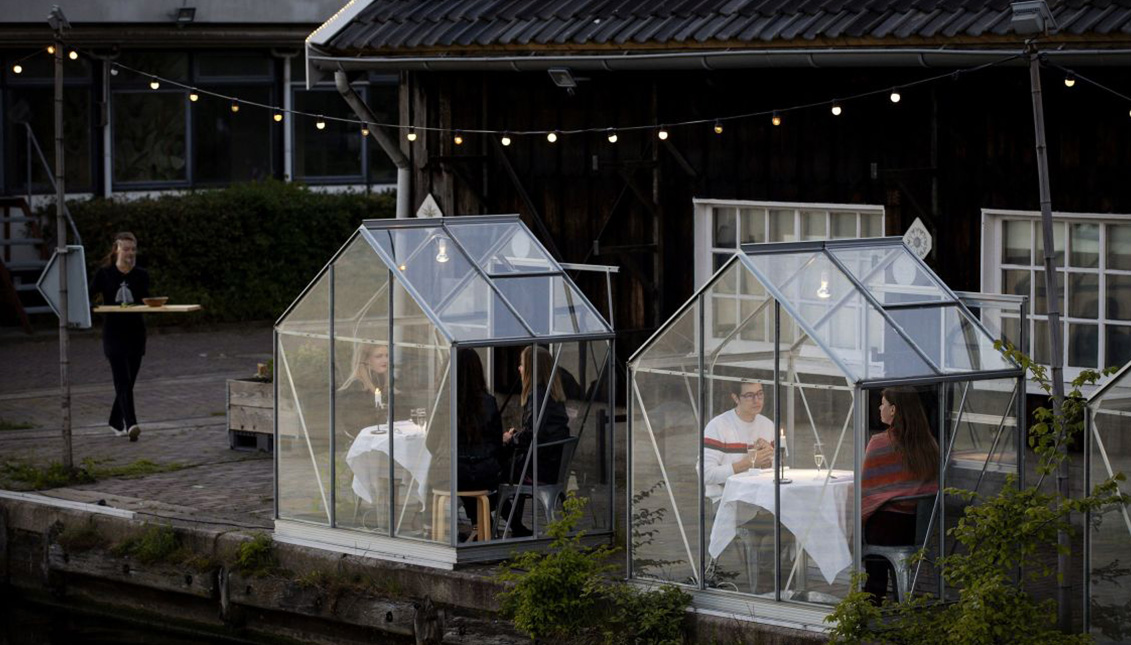 ¿Son orquídeas o personas? La ingeniosa alternativa del Mediamatic ETEN, en Ámsterdam, para reabrir sus puertas el próximo 19 de mayo. Photo: Mediamatic ETEN