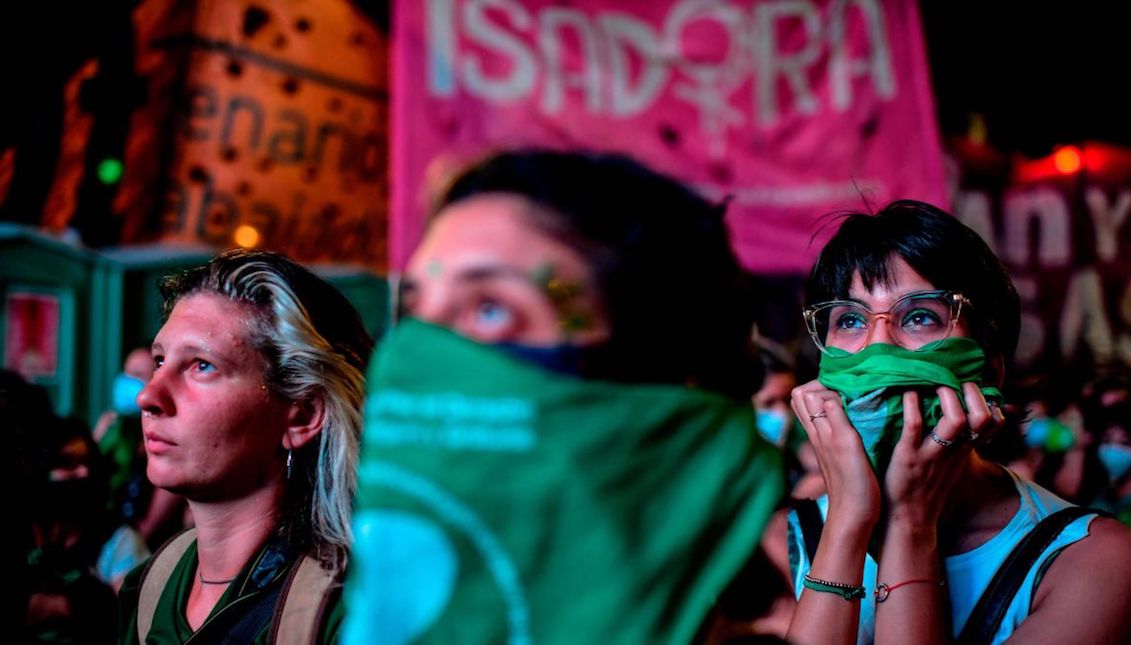 After more than a decade of struggle by the feminist movement, Argentina approves the right to legal, safe and free abortion. Photo: Natacha Pisarenko/AP.