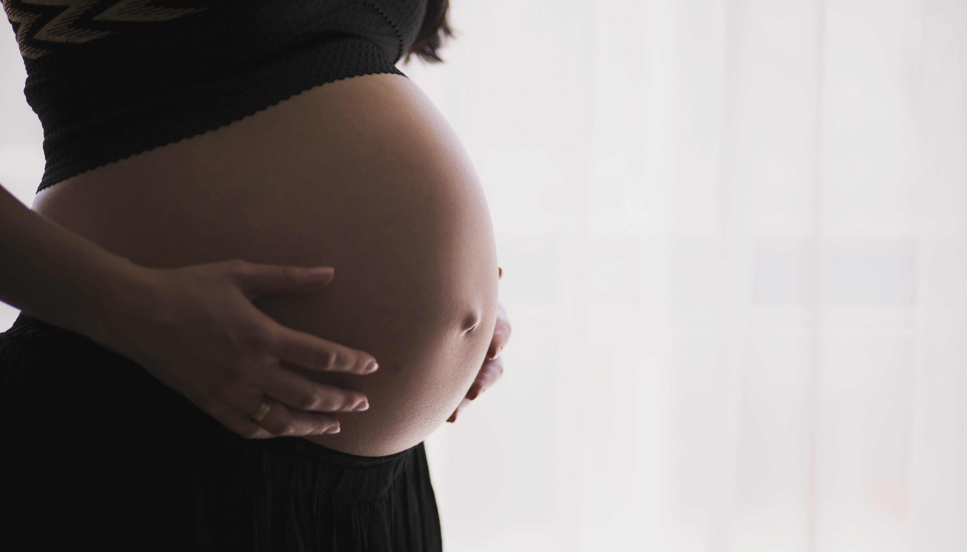 Las mujeres con asma deben cuidar el tratamiento. Foto: freestocks.org
