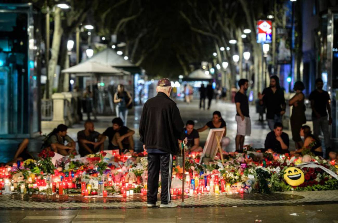 A memorial for victims of the 2017 Barcelona attack in Las Ramblas. Photo: Getty Images.
