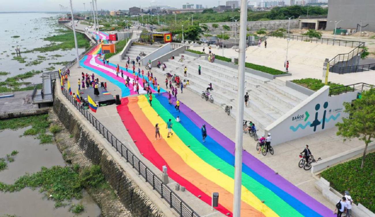 LGBTI flag on the Gran Malecón del Río. Courtesy Caribe Afirmativo.