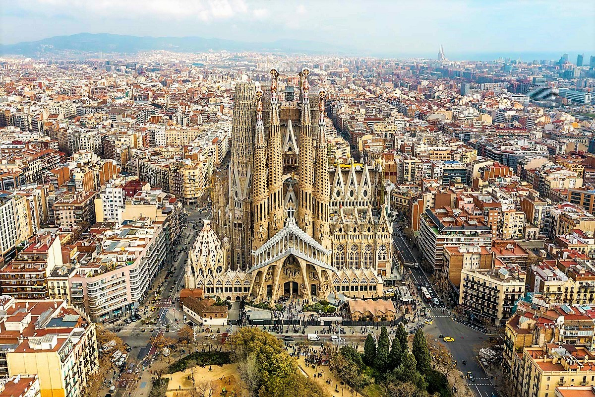 Vista aérea de la Sagrada Familia en Barcelona. Imagen de archivo.