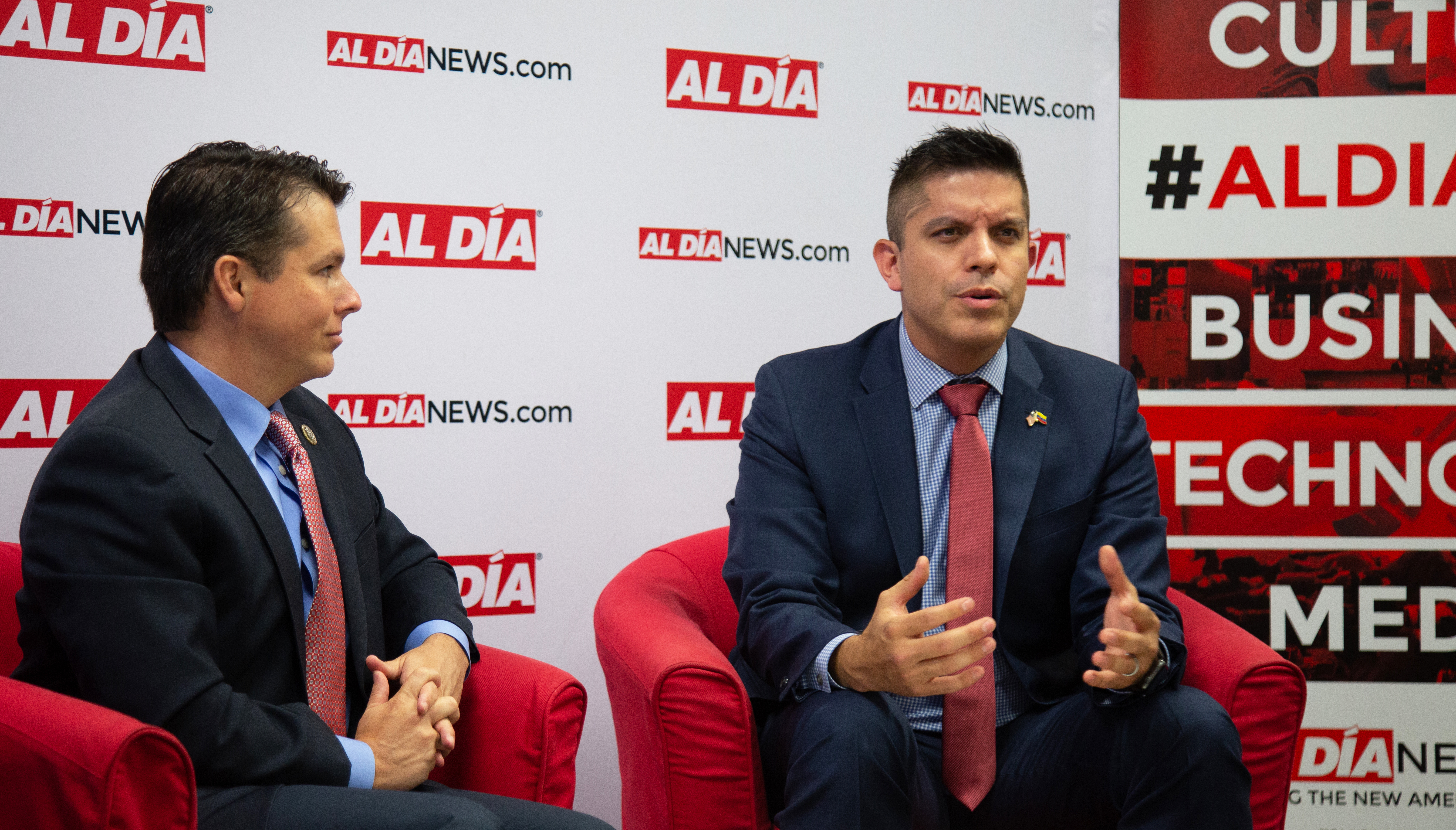 Brendan Boyle y Fernando Torres visitaron la sala de redacción de AL DÍA el 23 de agosto. (Samantha Laub / AL DÍA News) 
