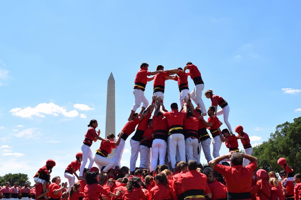 Members of the Catalan groups of 'castellers' Colla Joves Xiquets de Valls and Colla Vella dels Xiquets de Valls, raise a human castle on the esplanade of the National Mall of Washington, D.C. EPA-EFE/ALEX SEGURA LOZANO
