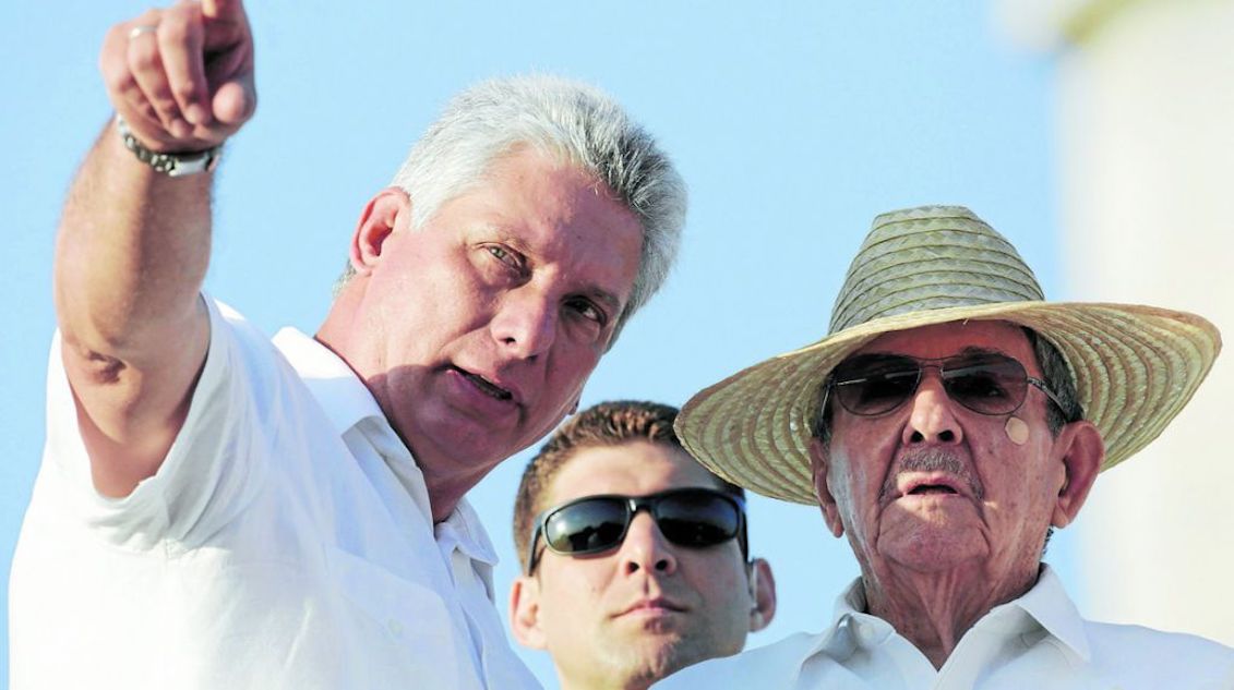 Raúl Castro and the first vice president, Miguel Díaz-Canel. Source: http://www.pulso.cl/