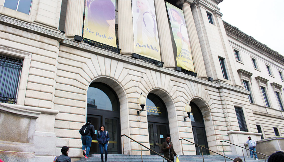 The Mint Building at the Community College of Philadelphia serves as the centerpiece of the college's main campus. Photo: Emily Neil / AL DÍA News