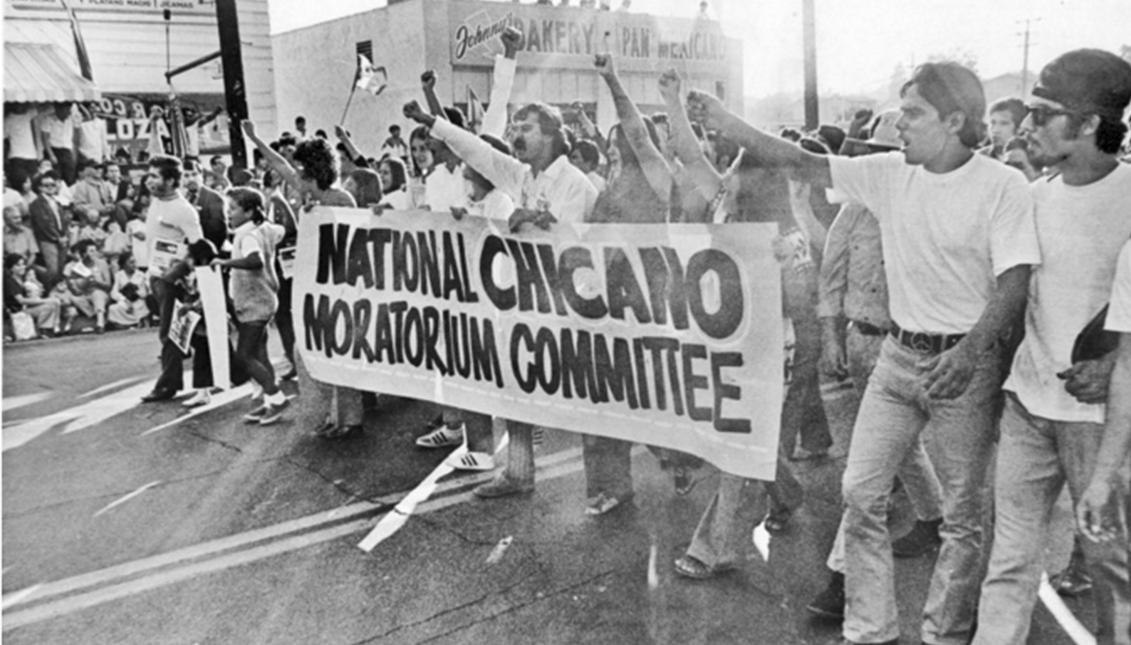 Imagen de la marcha de la Moratoria Chicana contra la guerra de Vietnam en Los Ángeles. Photo: LA Times