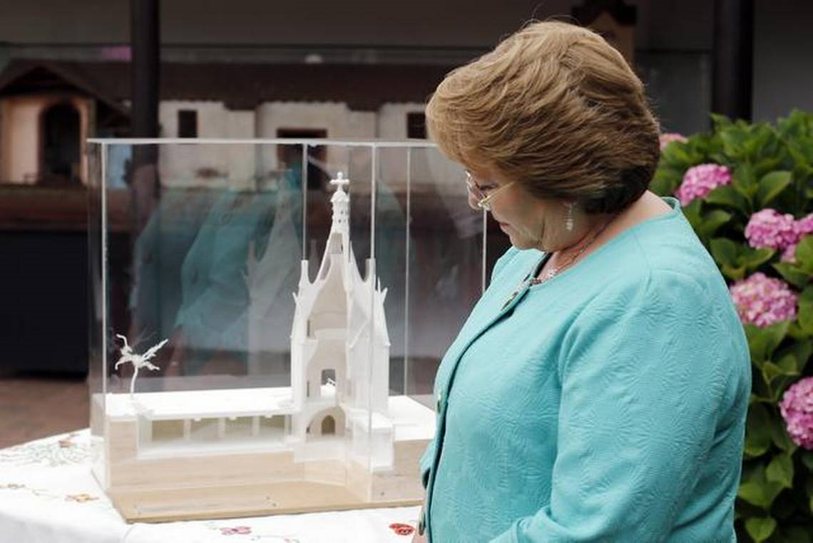 Former Chilean President Michelle Bachelet in front of the project model.