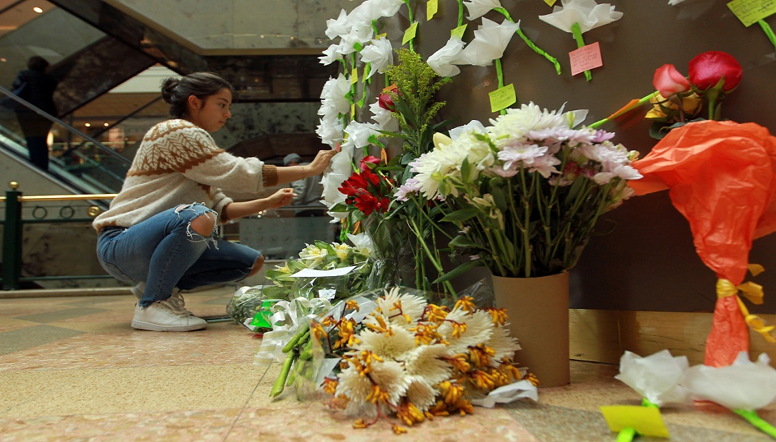 A person places a paper flower and a message for the victims of the June 17, 2017, attack at the Andino Mall, one of the most exclusive of the capital, in Bogota on June 18, 2017. The terrorist attack killed three people and wounded nine. EFE/MAURICIO DUENAS CASTANEDA