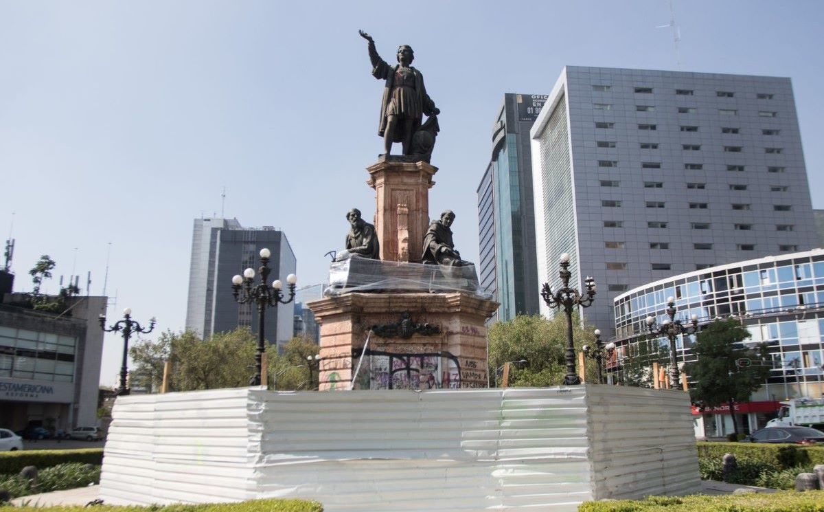 Estatua de Cristóbal Colón en el Paseo de la Reforma en  Ciudad de México.