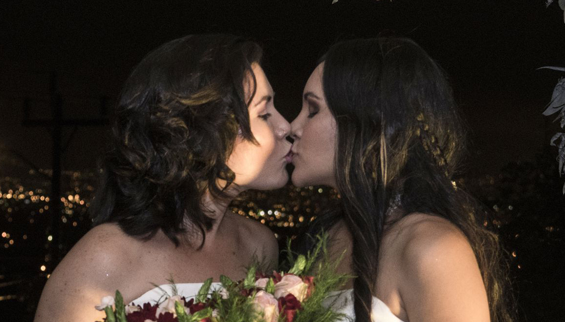 Dunia Araya y Alexandra Quiros, primera pareja del mismo sexo en contraer matrimonio en Costa Rica. Photo: AFP