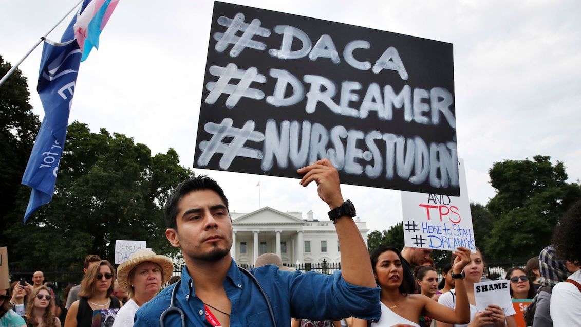 Dreamers protest before the White House for the termination of the DACA program. Source: https://www.tribunahispanausa.com