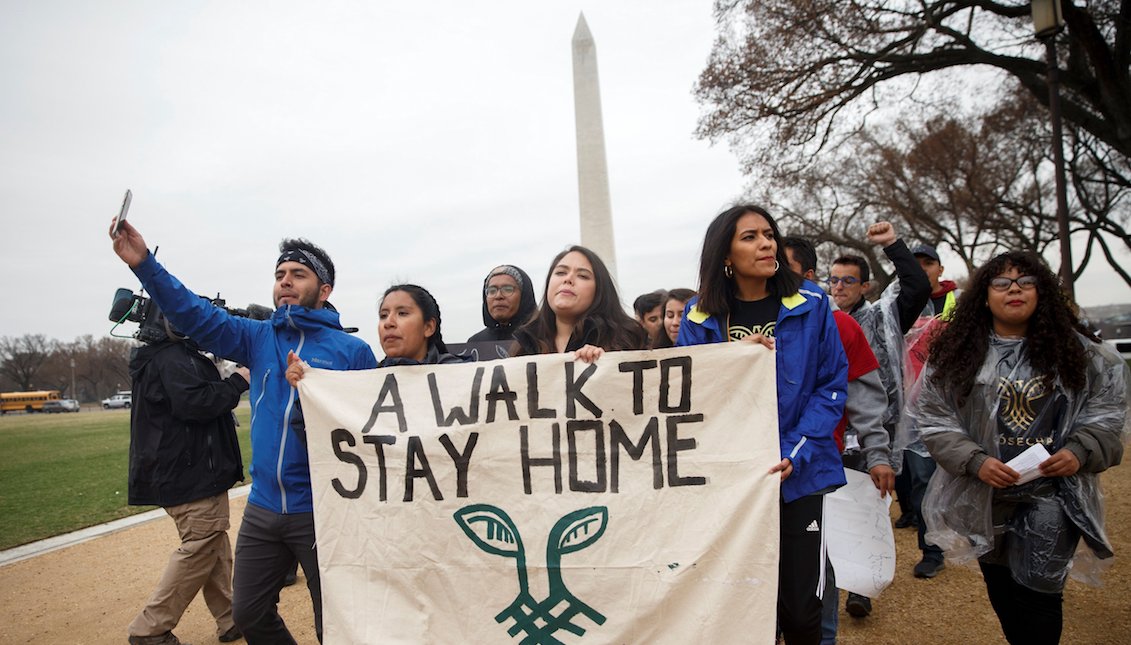 A group of "dreamers" (undocumented youth benefited by the Deferred Action known as DACA) arrives in Washington after making a 250-mile trip from New York, a city they left 15 days ago to ask Congress to find a solution that allow them to stay legally and permanently in the country. EFE / Shawn Thew