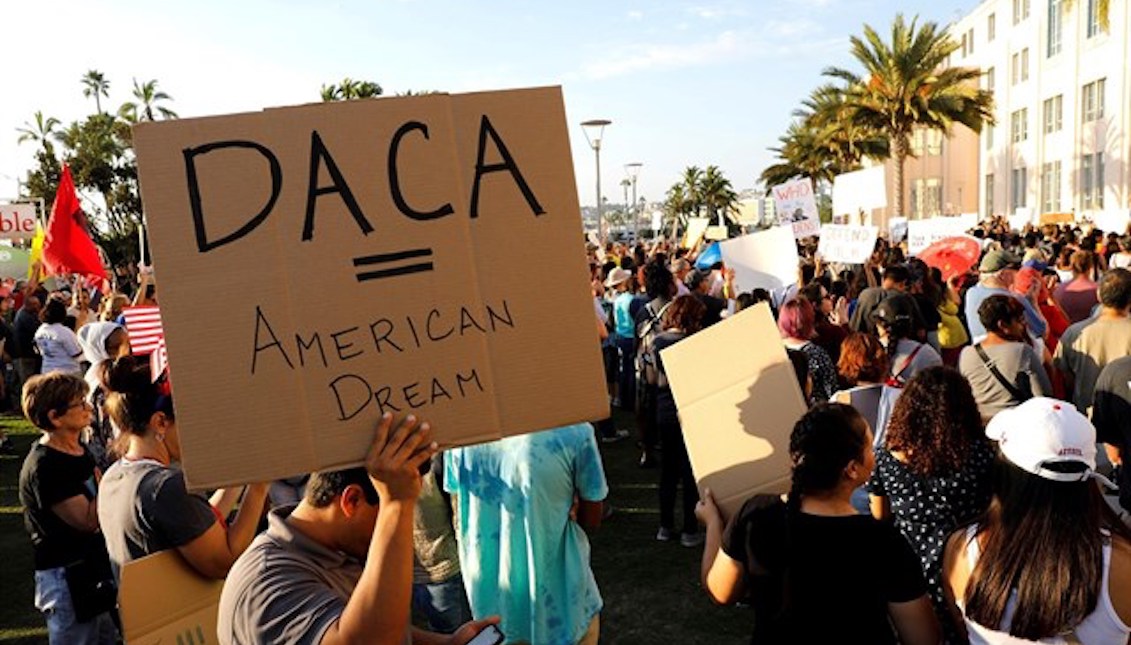 The State of Arizona has resorted to new maneuvers to harm young undocumented immigrants who came to the country during childhood, better known as Dreamers. REUTERS / JOHN GASTALDO Archive.