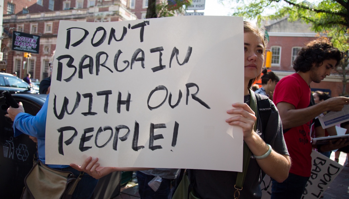 A protestor at the ICE headquarters in Philadelphia on September 6, one day after the repeal of the DACA program. Samantha Laub / AL DÍA News