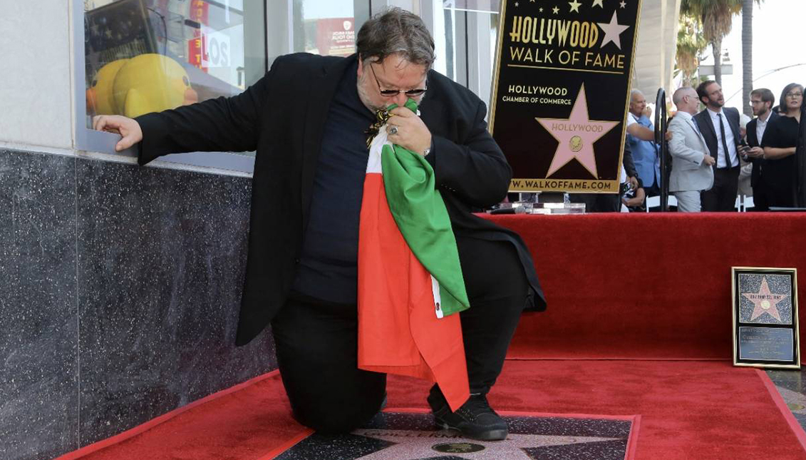 Guillermo del Toro ante su estrella en el Paseo de la Fama de LA. el pasado año 2019. Photo: Getty Images