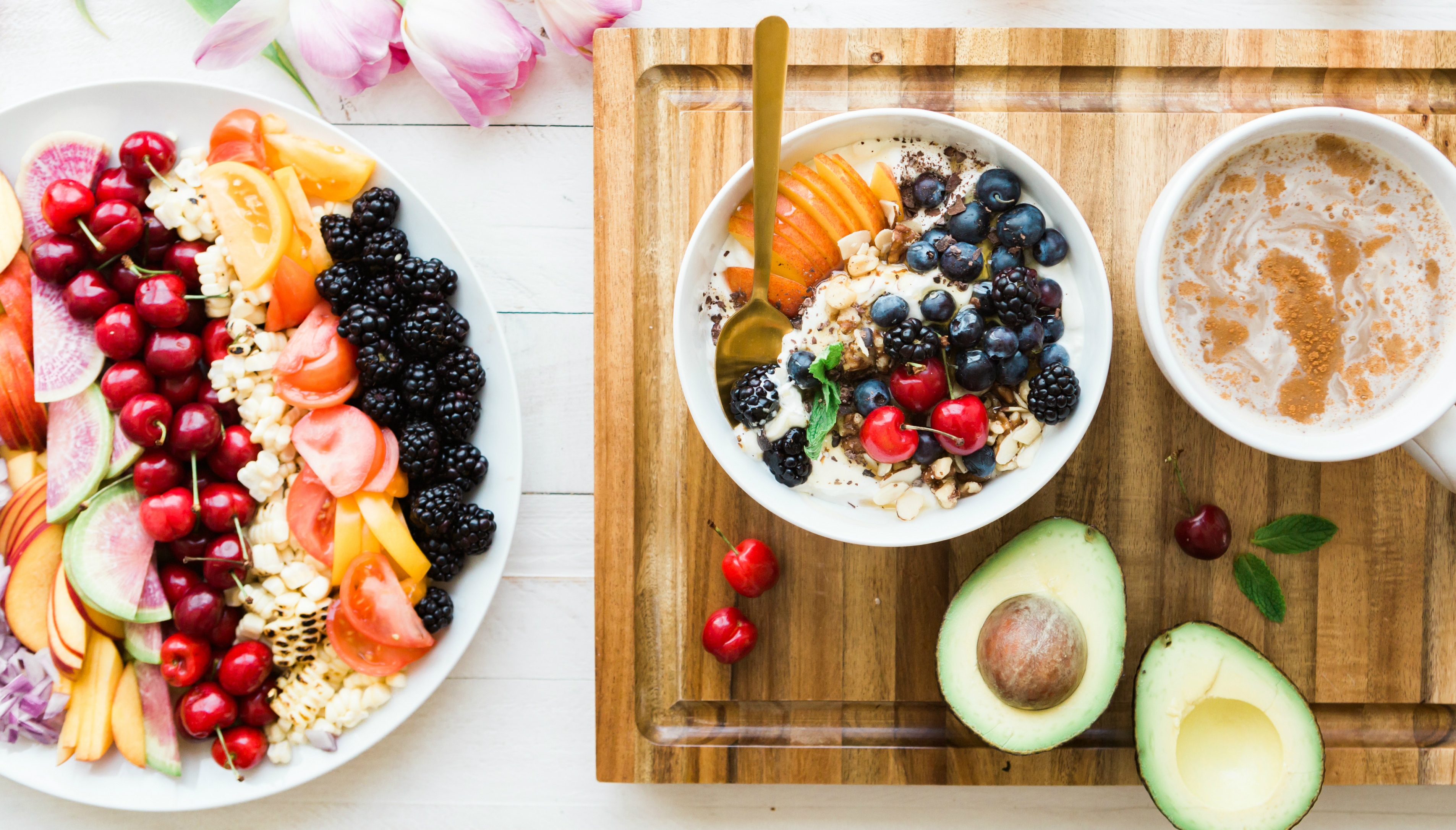 Según los nutricionistas un desayuno equilibrado debe incluir fruta, lácteos, cereales y frutos secos. Foto: Brooke Lark 
