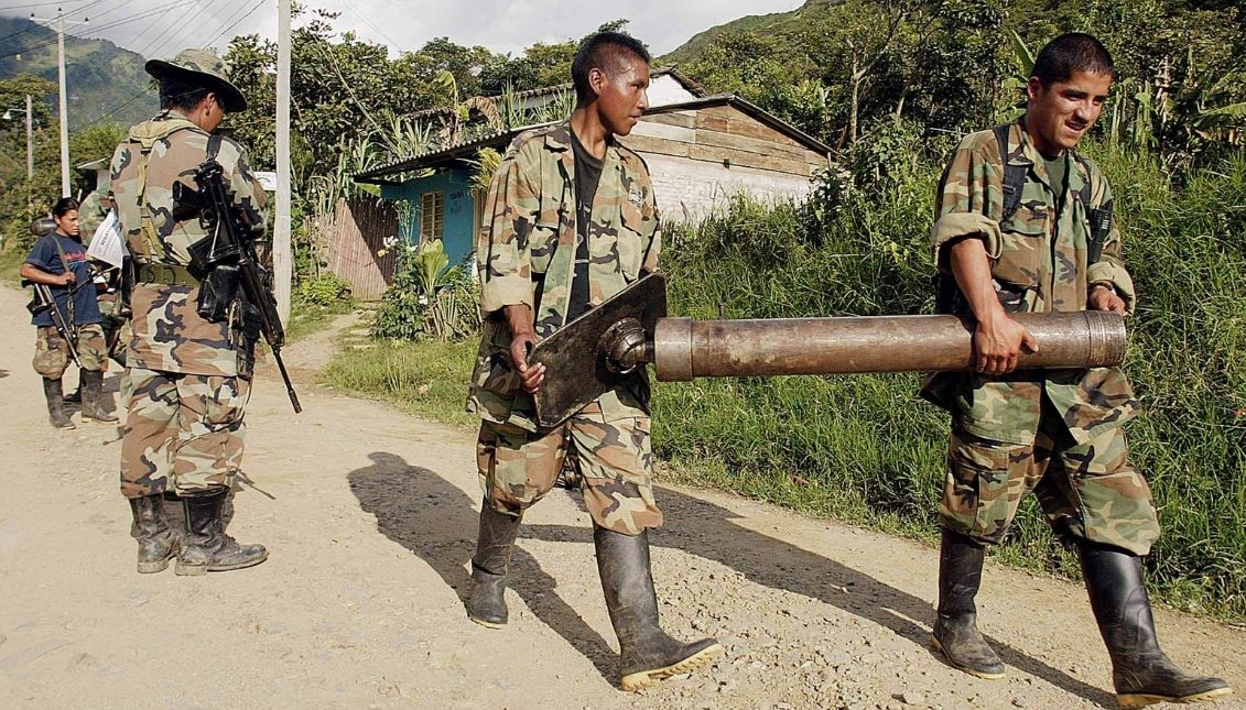 Jóvenes guerrilleros de las antiguas FARC. Foto: Efe