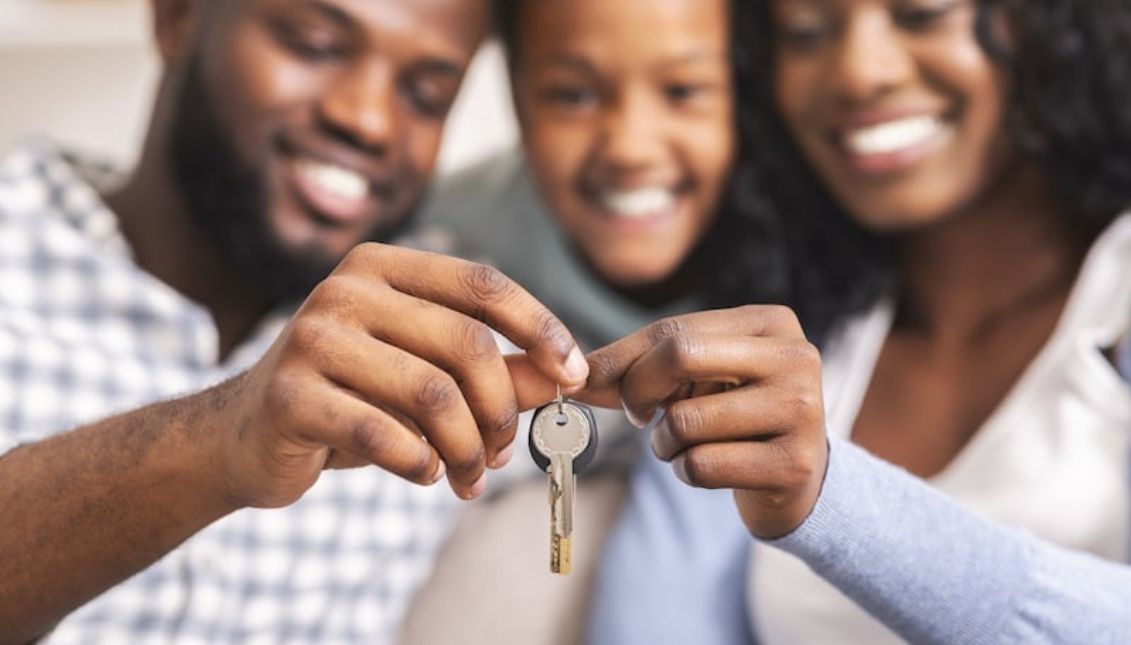 Afro or Latino people have more difficulties in renting a house. Photo: Konstantin Postumitenko- Prostock-studio